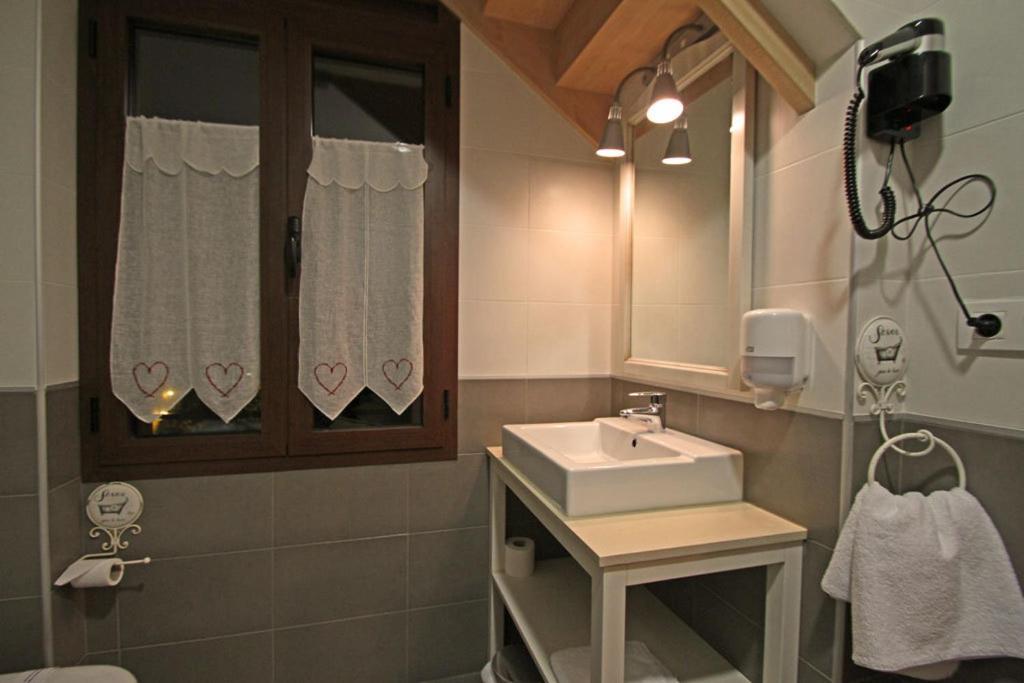Aparthotel Foratata Sallent de Gállego Habitación foto
